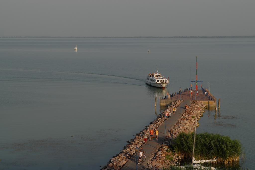 Hotel Panorama Balatongyörök Екстериор снимка